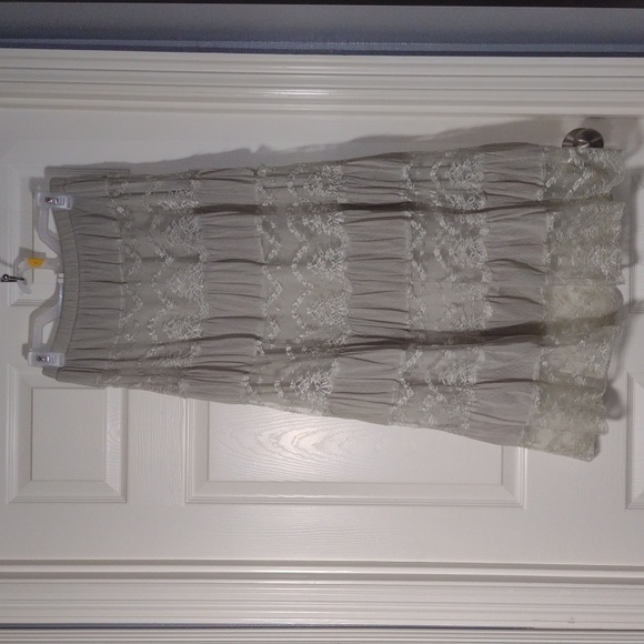 Gorgeous lace peasant skirt sheer greige, beigey gray and silvery - Picture 11 of 11